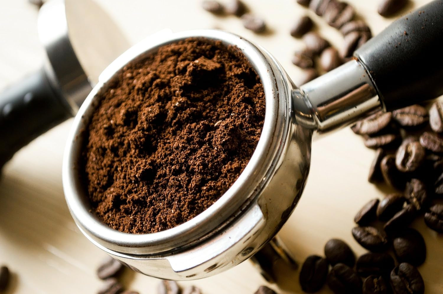 Cafea Espresso Red Angel - The Fiery One - 200g măcinată grosier - pentru cafetiere French Press - Espresso Premium puternic - Aciditate scăzută - Prăjită ușor și proaspăt