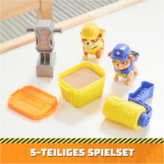 Rubble & Crew – Actionfiguren-Set mit Rubble & Mix Figur, 2 Bauspielzeugen und 85g Kinetic Sand Build-it-Sand, Spielzeug geeignet für Kinder ab 3 Jahren