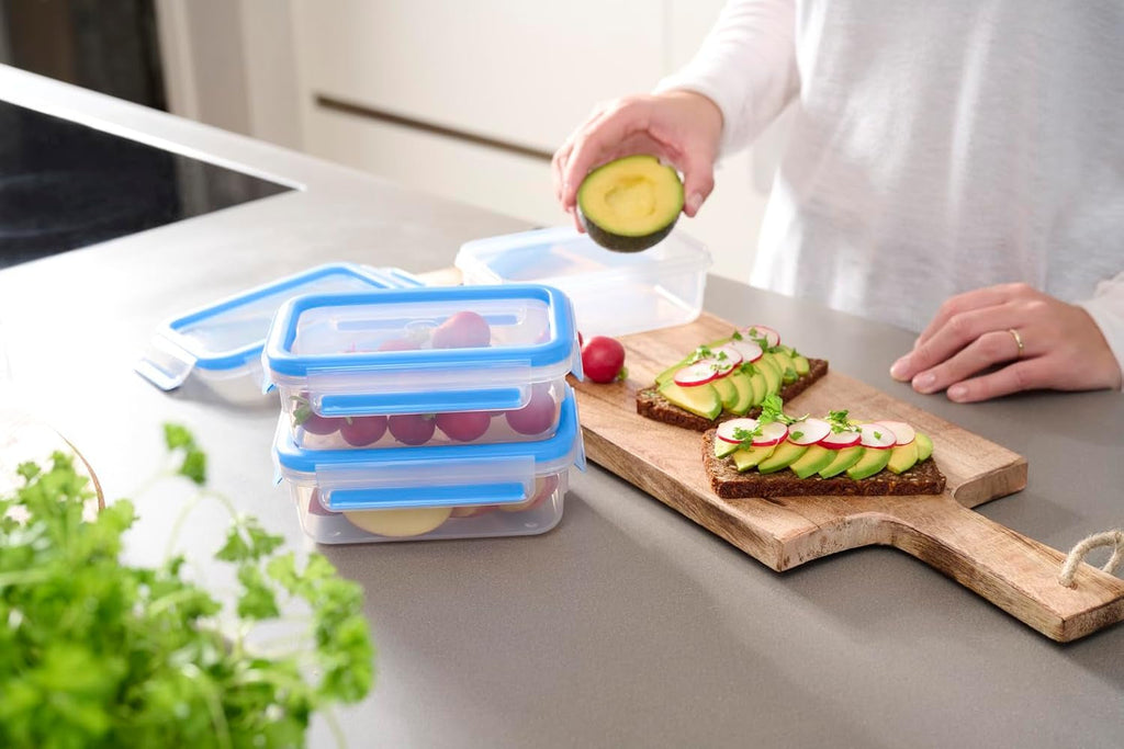 Emsa 508558 Clip & Close recipiente pentru depozitarea alimentelor | set din 3 piese | 3 x 1 litru | -40 până la +100 grade | plastic | 100 % etanș | sigiliu special pentru prospețime Cutii depozitare alimente Naty Shop