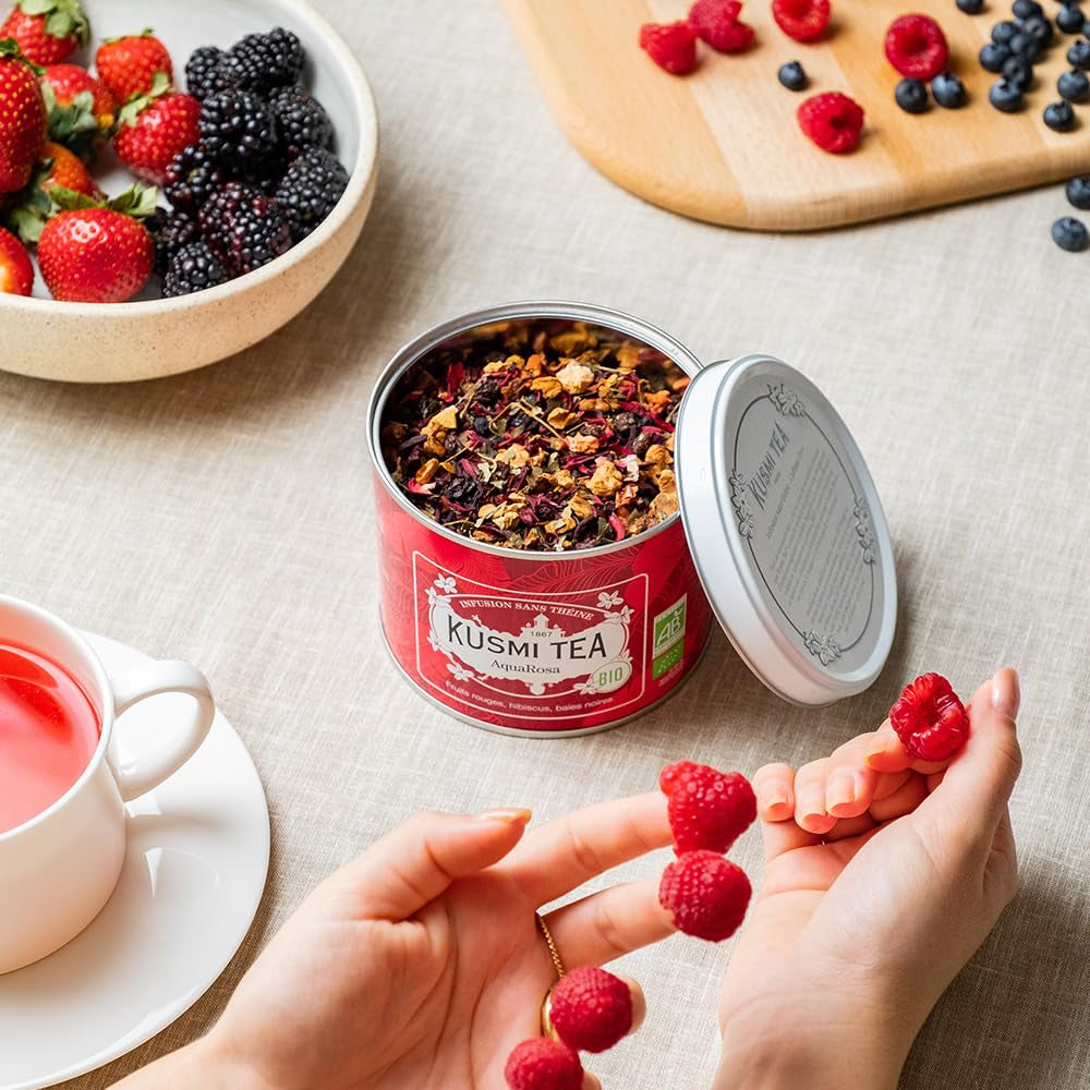 Kusmi Tea - Aquarosa - Ceai de fructe organic cu hibiscus, fructe negre și fructe roșii - Ceai de hibiscus fără cofeină - Cald sau rece - Ceai vrac - Cutie metalică de 100 g - Cantitate pentru aproximativ 50 de cești