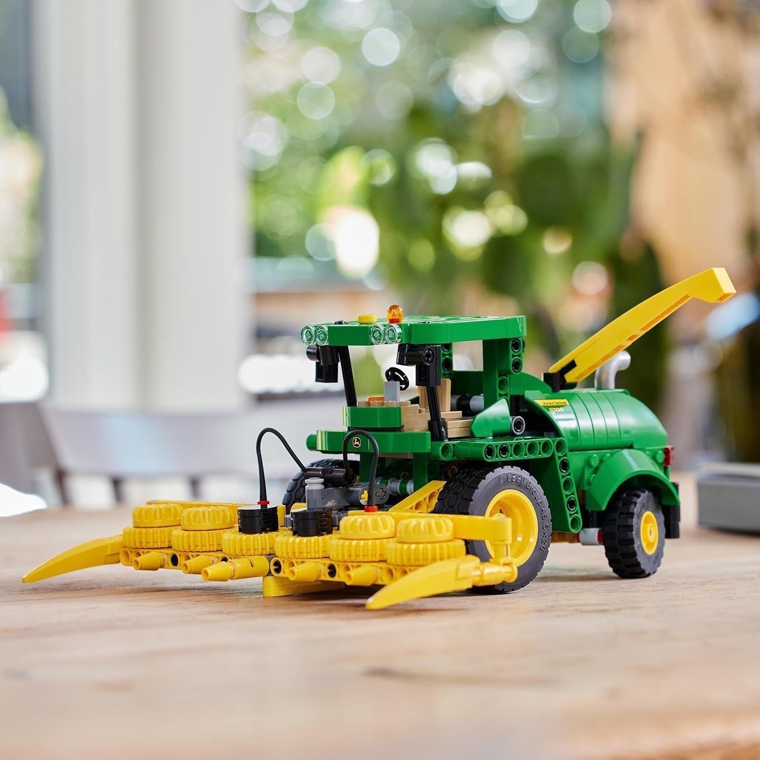 LEGO Technic John Deere 9700 Forage Harvester, Tractor de jucărie pentru copii, set de fermă, model de vehicul cu funcții realiste, cadou pentru băieți și fete de la 9 ani 42168 Seturi de constructie Besuche den LEGO-Store