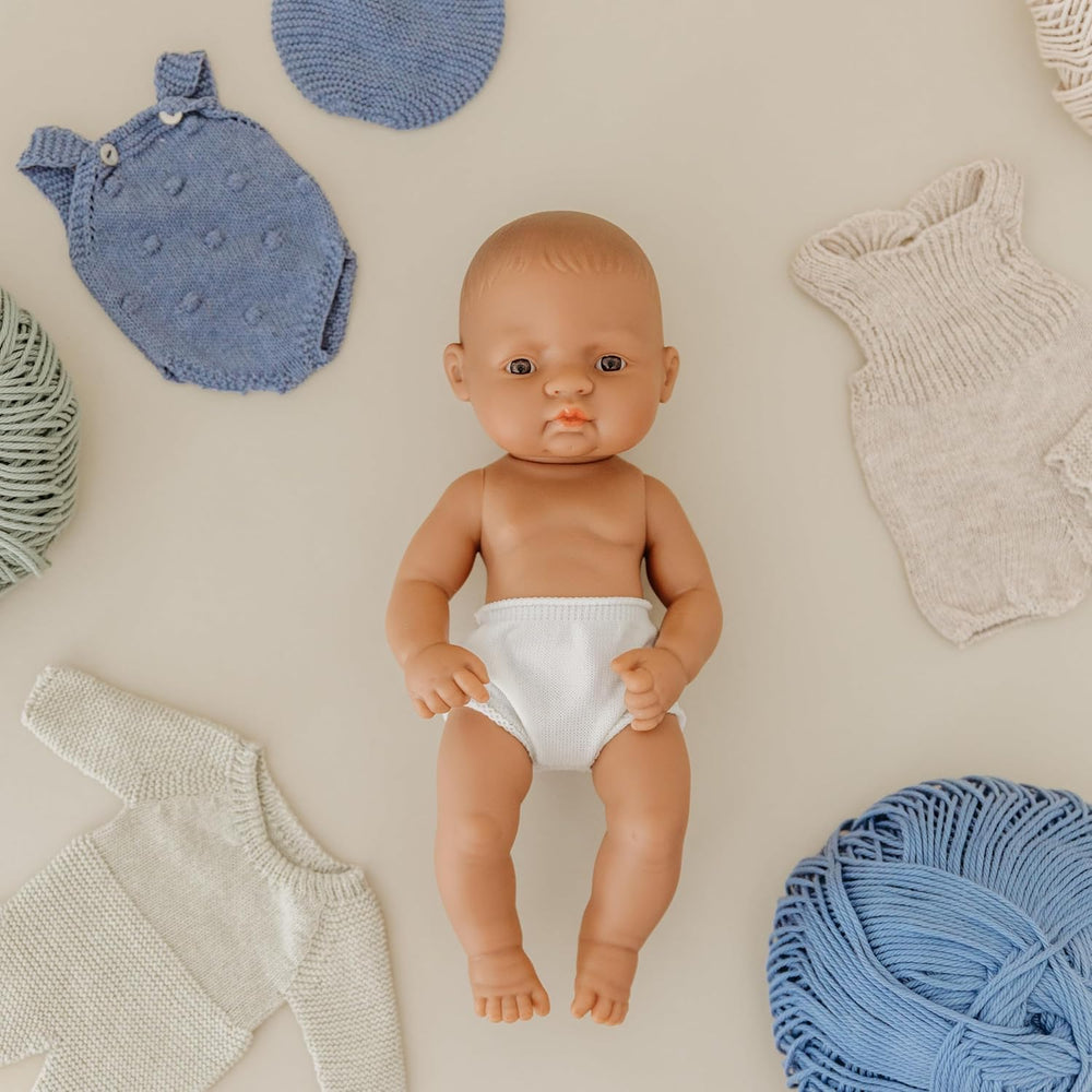 Miniland 31037 - Baby südamerikanischer Junge Tüte - ohne Unterwäsche, 32 cm