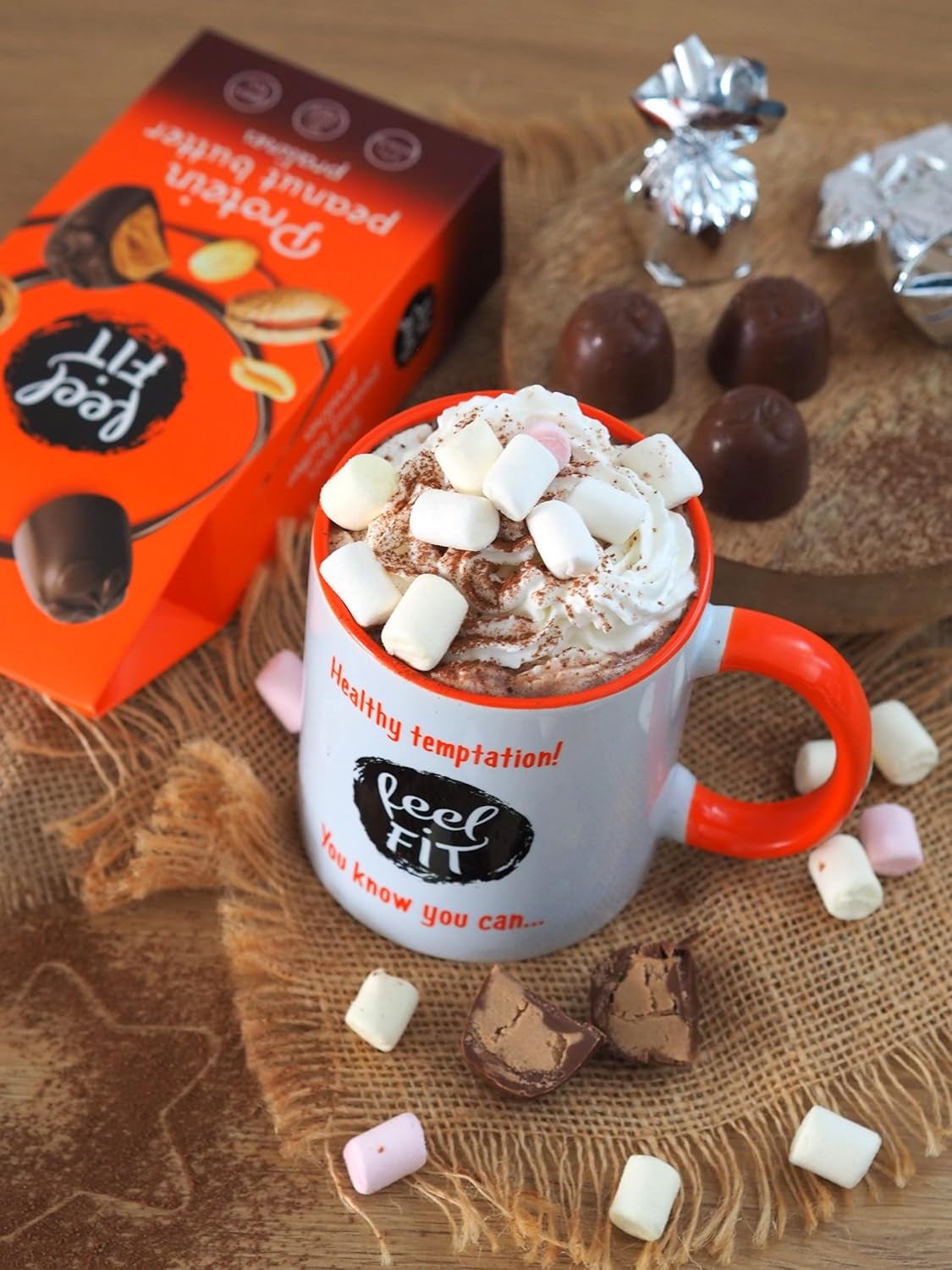 Praline proteice cu unt de arahide Feel FIT în ciocolată cu lapte de înaltă calitate, fără zahăr adăugat, 17% proteine, fără gluten 66 g (1 pachet)