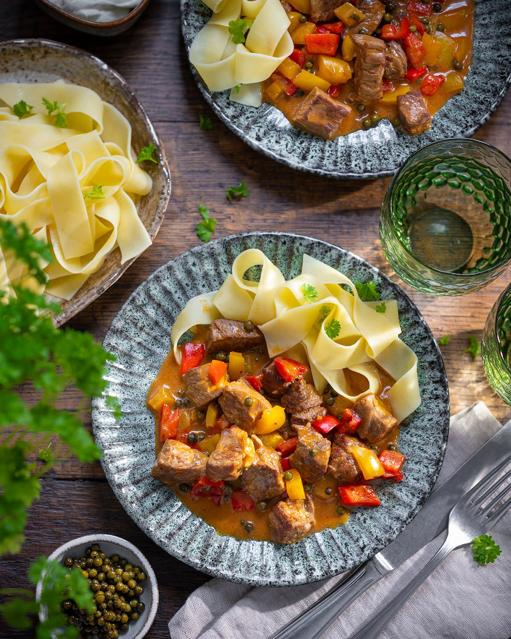 MAGGI Fix für Ungarisches Gulasch, Würzmischung, mit natürlichen Zutaten*, für 4 Portionen, 1er Pack (1 x 56g Packung)