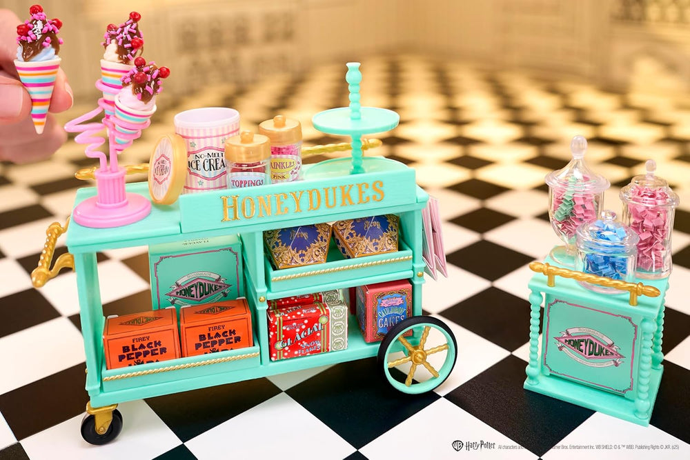 MGA's Miniverse Make It Mini Honeydukes Trolley- Harry Potter Mini-Sammlerstücke, 50+ Teile, Kunstharz-Bastelspiel, Nachgebildete Lebensmittel, Für Sammler & Kinder ab 8, Nicht ESSBAR