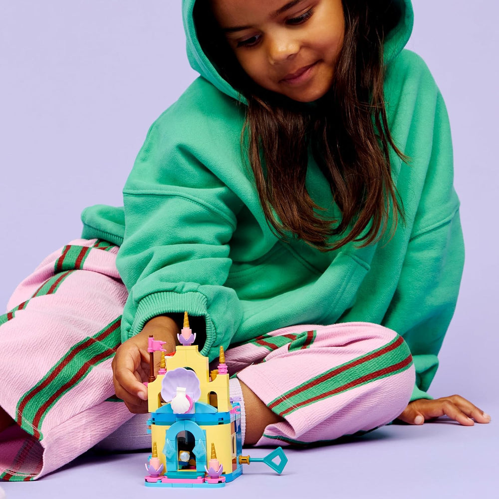 LEGO ǀ Disney Princess Arielles Magisches Mini-Schloss - Spielzeug Schloss aus Die kleine Meerjungfrau mit Einer Mikro Puppe, Tierfiguren Sebastian & Fabius - Geschenk für Mädchen ab 5 Jahren - 43285