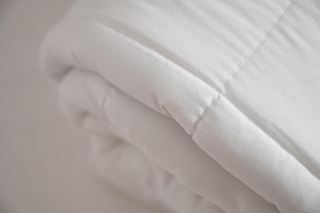 Plapuma TRAMAS+ 200 Gr/M² pentru paturi din fibre goale siliconizate - 150X220 Cm - Certificată Oeko Tex - Albă, moale, caldă, minimalistă - Pat 90 Cm Plapumi si pilote Naty Shop