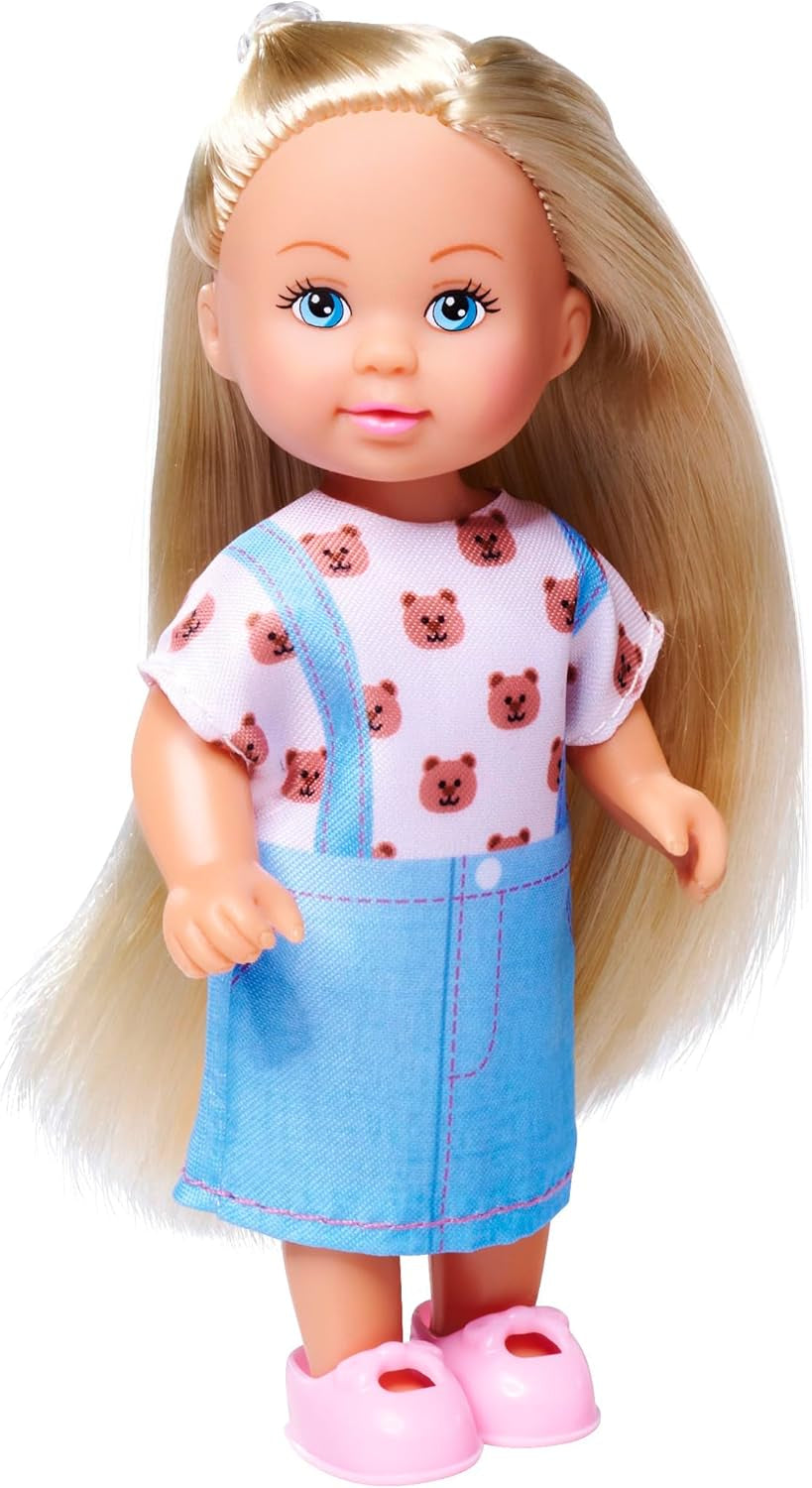 Simba Evi Love Fashion, o păpușă purtând o rochie drăguță din denim, inclusiv alte două ținute cu imprimeuri adorabile și adidași, 12 cm, vârste 3+