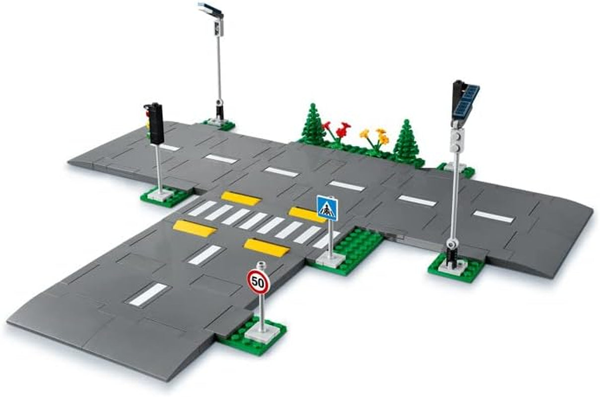 LEGO City Intersecție rutieră cu semafoare, set de construcție cu cărămizi care strălucesc în întuneric 60304 Seturi de constructie Besuche den LEGO-Store