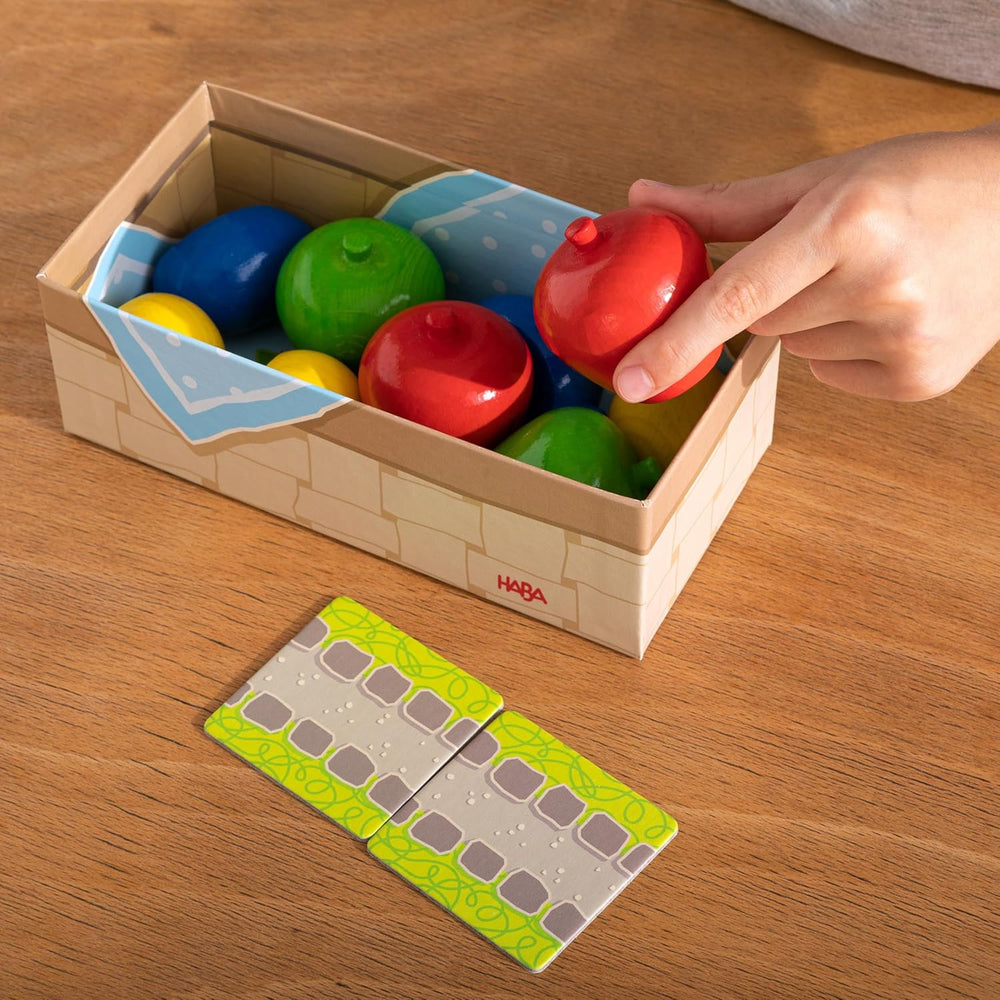 HABA Prima Livadă – Primele Mele Jocuri: Joc de societate și de familie despre culori și forme, Jucărie clasică din lemn pentru copii mici de la 2 ani – 1004655001