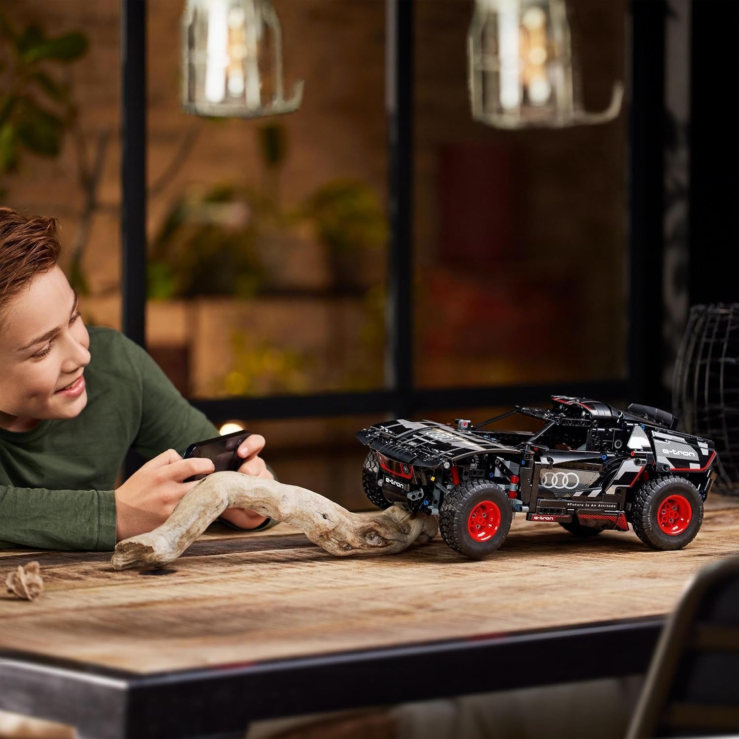 LEGO 42160 Technic Audi RS Q e-tron, ferngesteuertes Rallye-Auto-Spielzeug, Dakar-Rallye-Geländewagen, App-gesteuerter RC mit Control+, Geschenk für Jungen, Mädchen und Fans ab 10 Jahren zum Bauen