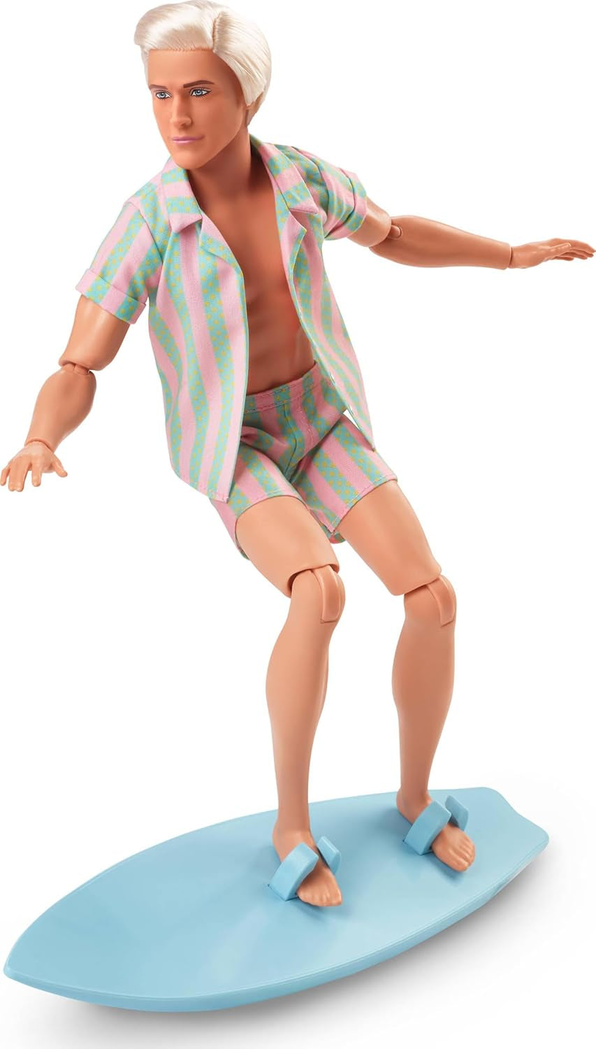 Păpușa Barbie Ken din filmul Barbie cu ținută de plajă în dungi roz pastel și verde, placă de surf și adidași albi, JBJ54