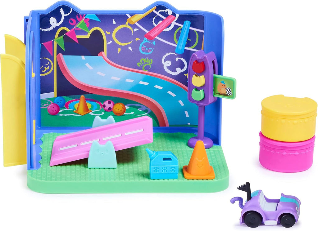 Gabby's Dollhouse Deluxe Room, cameră de joacă Purr-Ific, cameră de joacă cu mașină de jucărie Carlita, 2 piese de mobilier și 2 cutii surpriză cu accesorii, potrivită pentru copii de 3 ani și peste Casute de papusi Naty Shop