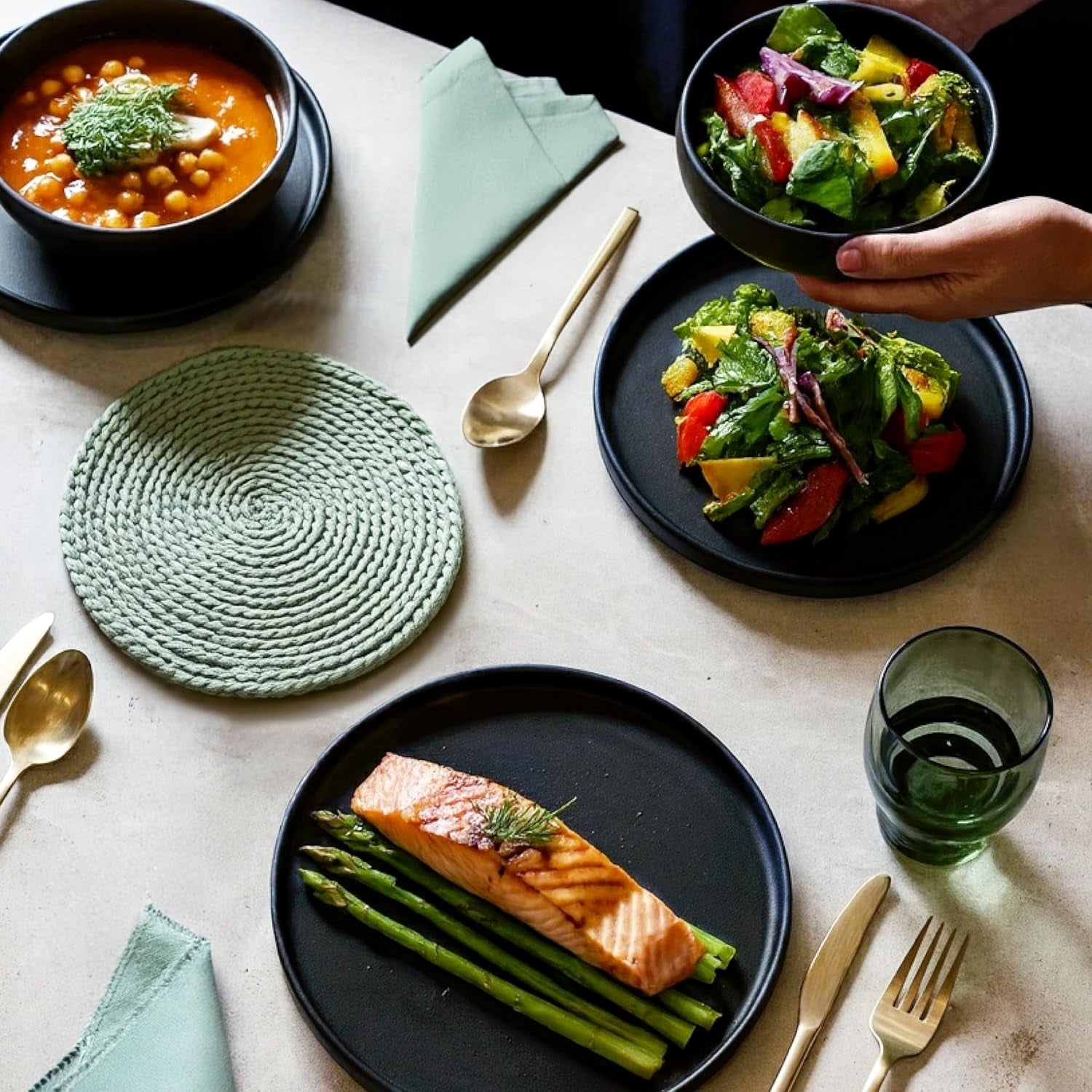 Set de farfurii din gresie pentru 6 persoane - set de 6 piese negru mat, farfurii mari, potrivite pentru cuptorul cu microunde, design elegant - Colecția Twinzee Ebony