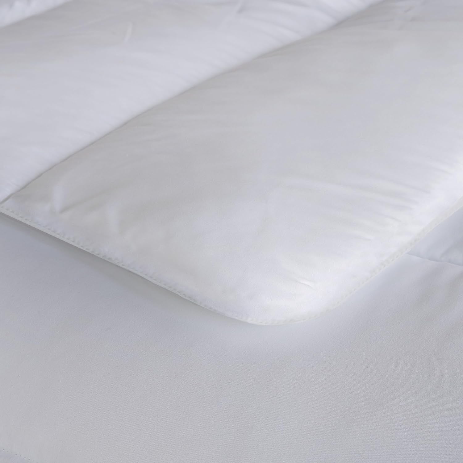 BOHEME | Plapumă/ Umplutură pentru pat 120 cm, plapumă 300 G/M², umplutură hipoalergenică din fibre respirabile antiacarieni, umplutură extra moale și antibacteriană, dimensiuni 200 X 200 cm Plapumi si pilote Naty Shop
