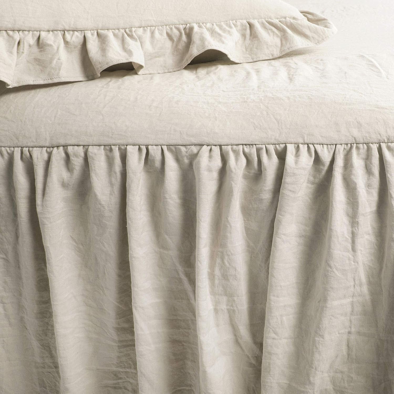 Set de cuvertură de pat Lush Decor cu fustă Ruffle, 3 piese, set de lenjerie de pat Farmhouse de lux, elegant, fermecător detaliu Ruffle, stil atemporal și design clasic, moale și ușor, dimensiune King, Paturi si Cuverturi Lush Decor