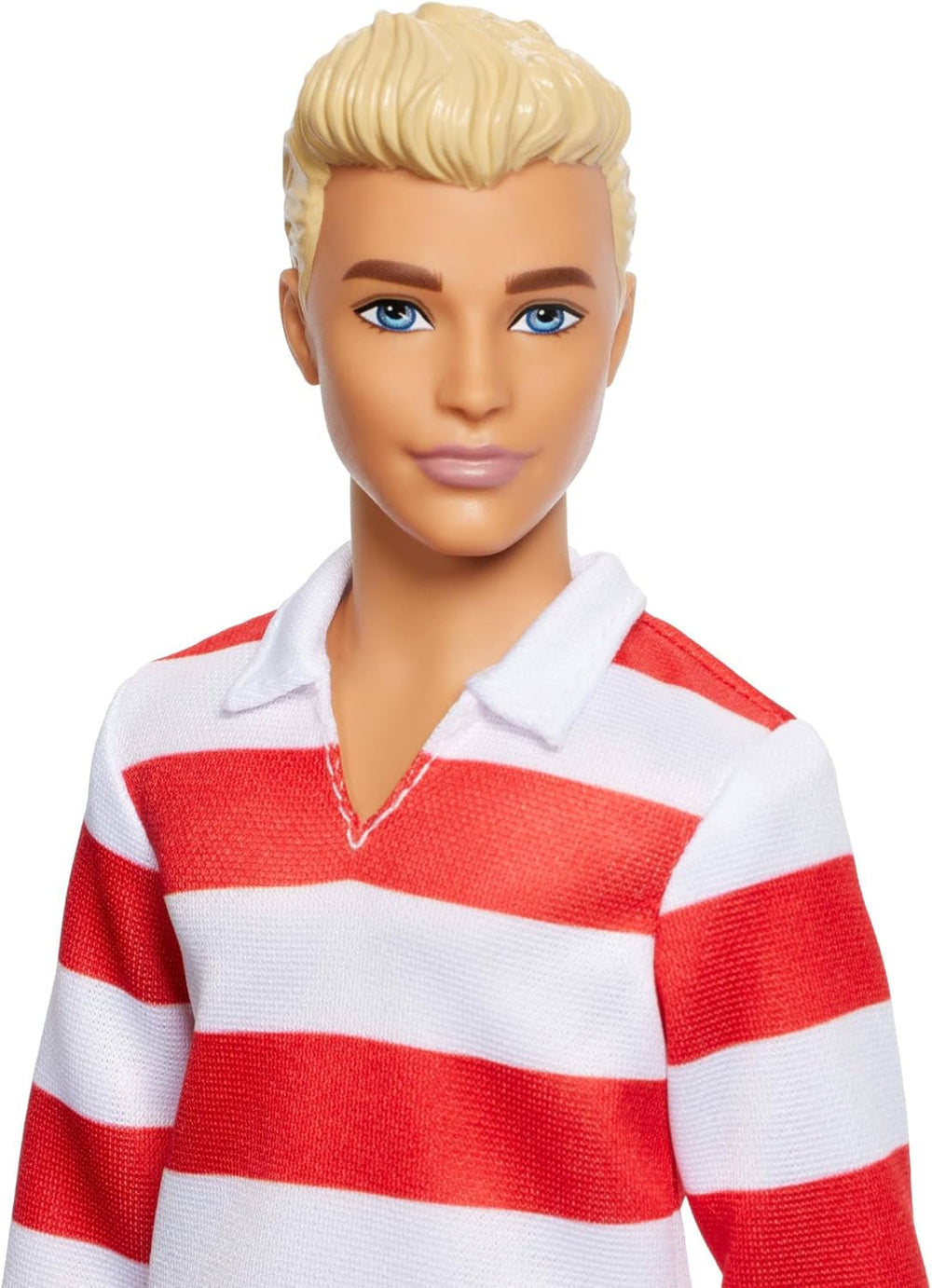 Barbie Fashionistas Ken-Puppe Nr. 241 mit blonden Haaren und einem rot-weiß gestreiftem Polohemd mit rosafarbener kurzer Hose, weißen Crew-Socken und Sneakern, HYV01