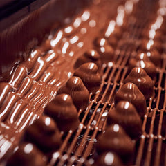 Ciocolate cu umplutură de ciocolată cu lapte și alune, cutie 200g