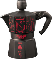 Bialetti Moka Express Stranger Things Cafetiera cu 3 căni, Buton muzical cu funcție de încărcare USB-C, Nu este potrivită pentru plite cu inducție, 3 căni (130 ml), Negru