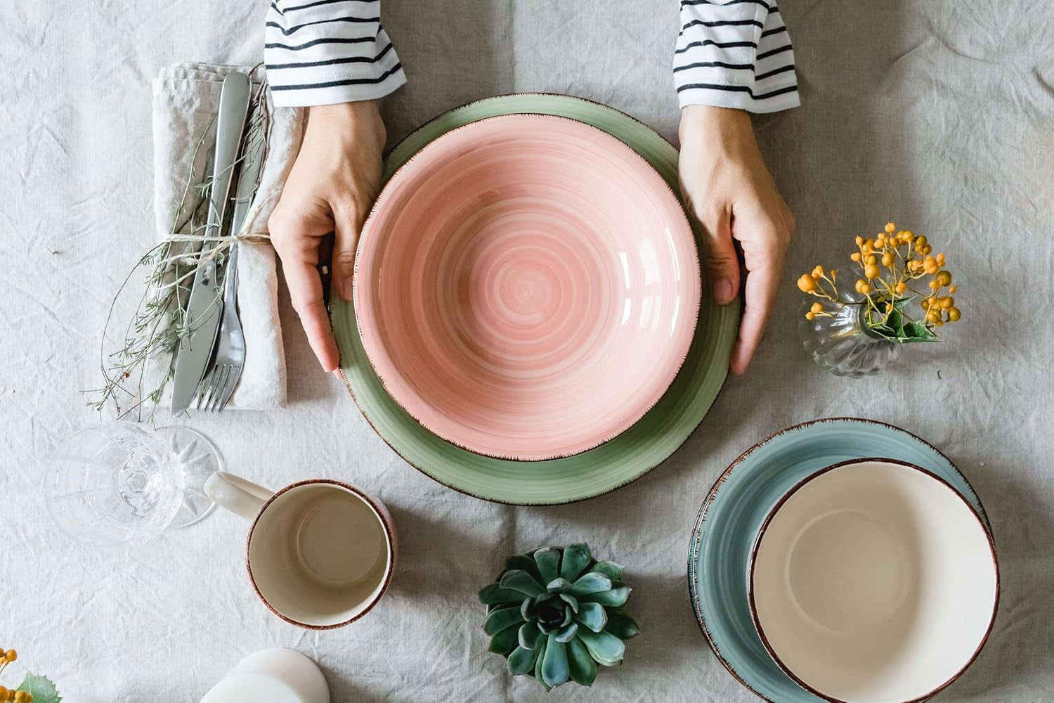 MÄSER 931495 Bel Tempo II, Set de veselă pentru 6 persoane cu aspect vintage modern, Serviciu de masă cu 12 piese, Pictat manual, Roz, Gresie