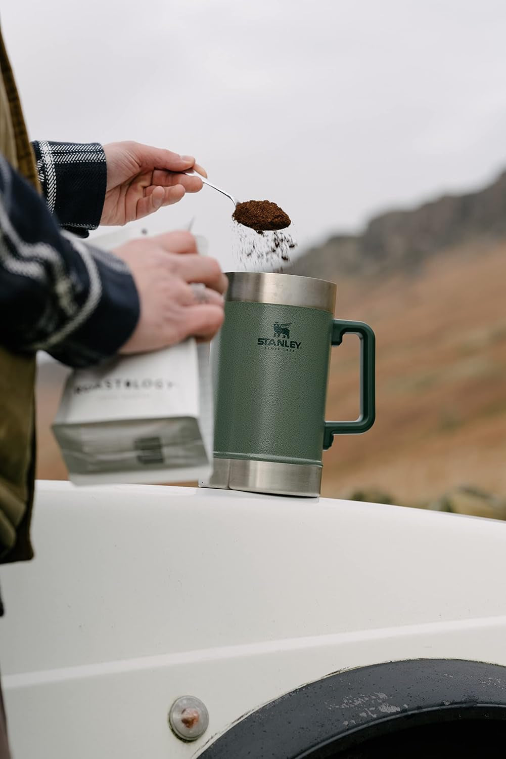 Presă de cafea STANLEY Classic Stay Hot 1.4L Verde Hammertone - Menține cafeaua caldă timp de 4 ore - Sedimente minime - Presă de cafea integrată din oțel inoxidabil - Fără BPA - Se poate spăla în mașina de spălat vase
