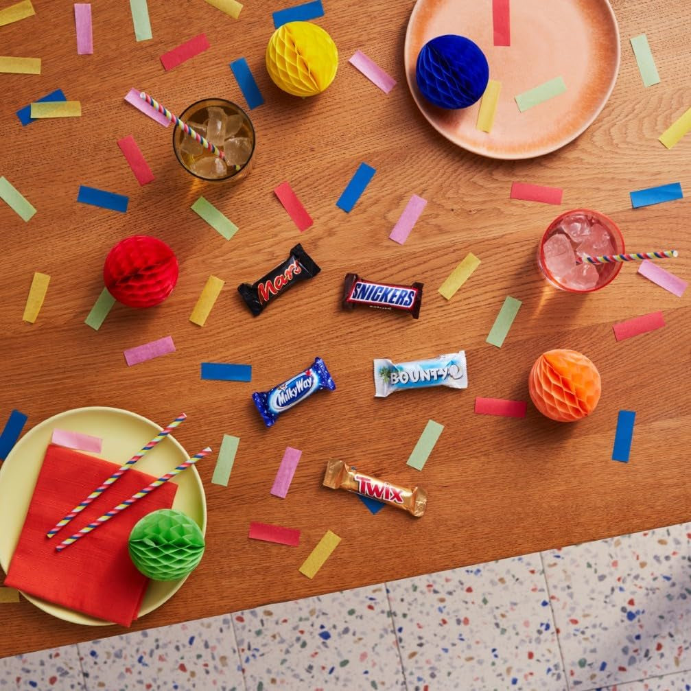 Pachet mixt de mini ciocolată, 71 de mini gustări de ciocolată (Mars, Snickers, Bounty, Twix, Milky Way) sub formă de dulciuri, ideale pentru o seară de fotbal american (1400g)