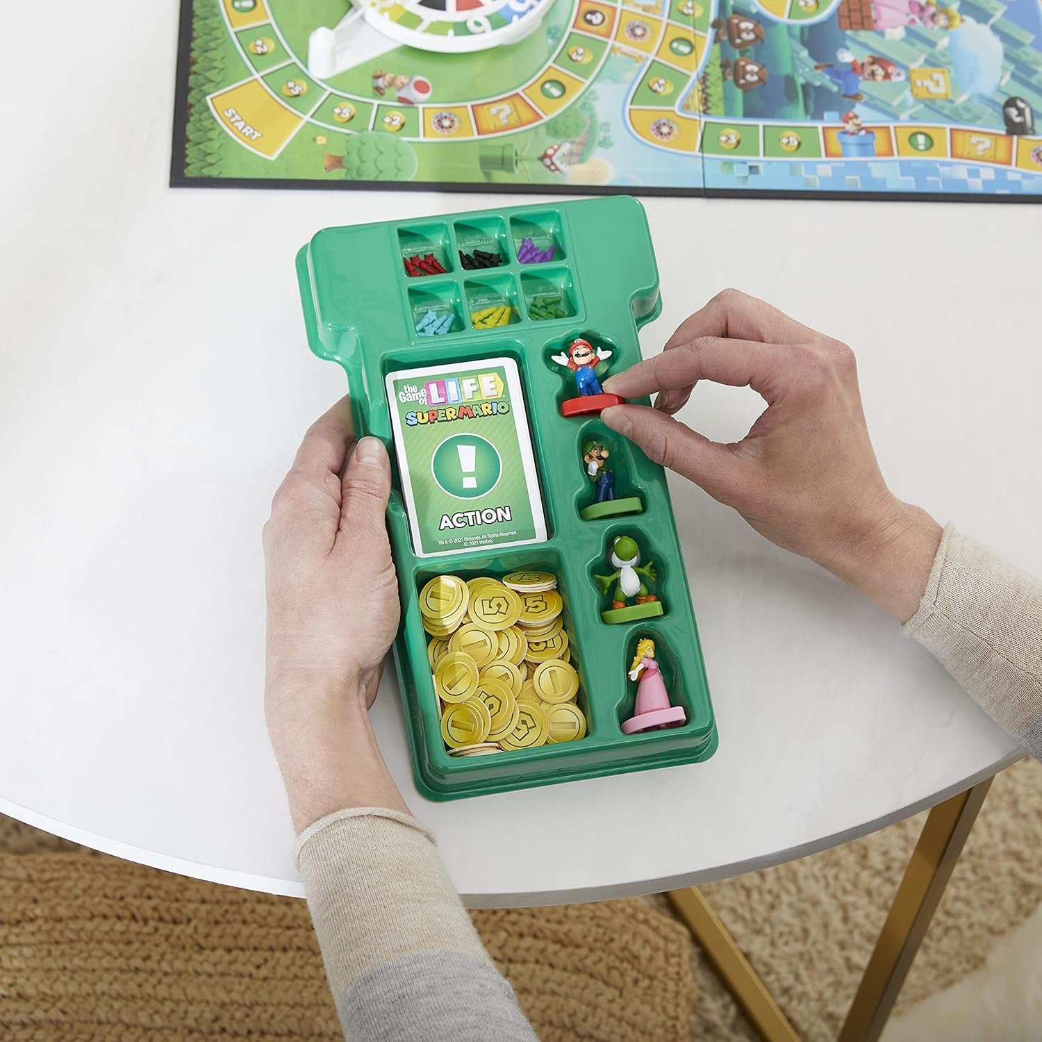Joc de societate Hasbro The Game of Life Super Mario pentru copii cu vârsta de 8 ani și peste, joacă mini-jocuri, colectează stele și luptă cu Bowser
