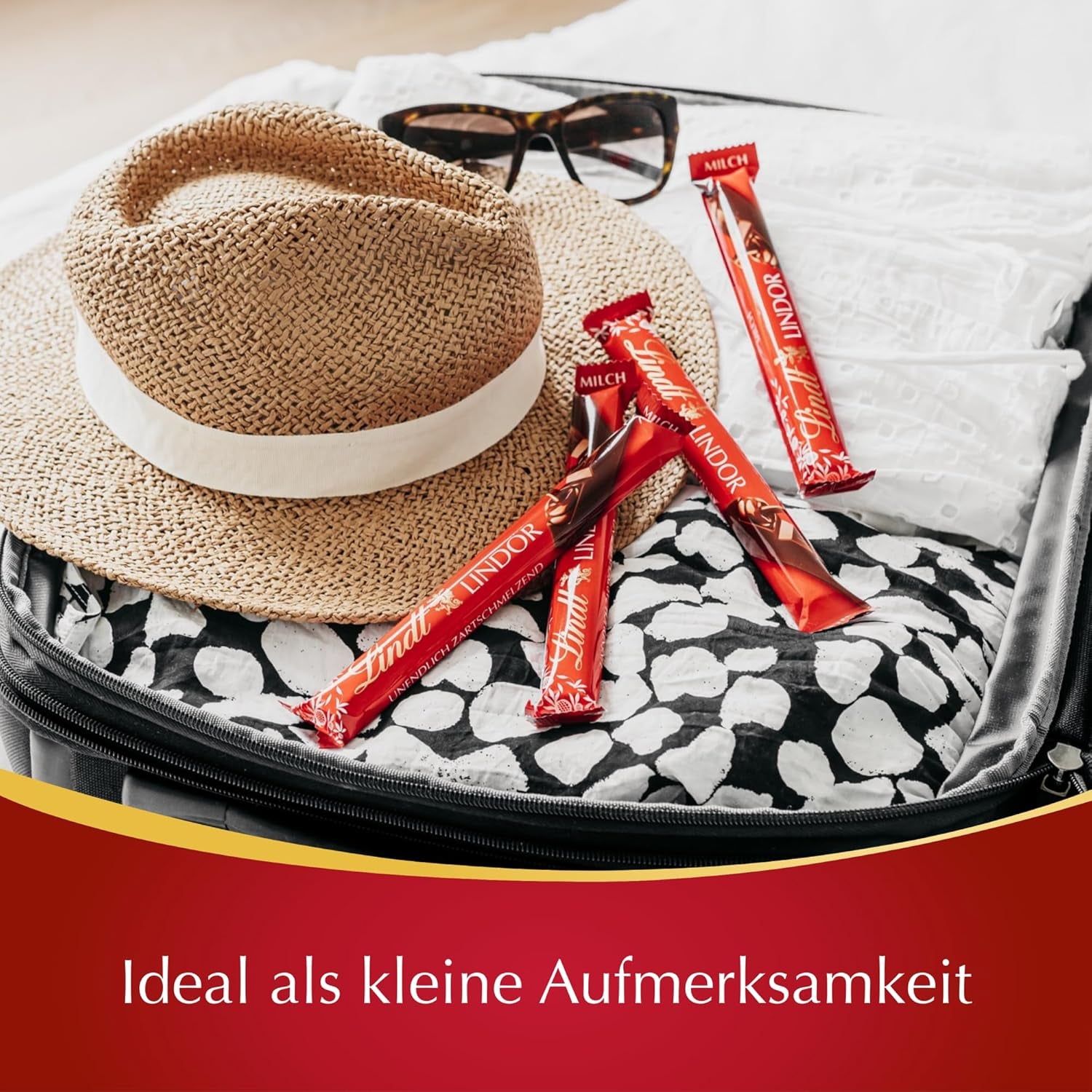 Lindt Chocolate | Bețișoare de ciocolată cu lapte LINDOR, Ofertă promoțională | 100g | 4 bețișoare de ciocolată cu lapte LINDOR cu umplutură care se topește în gură | Bețișoare de ciocolată (Pachet de 3)