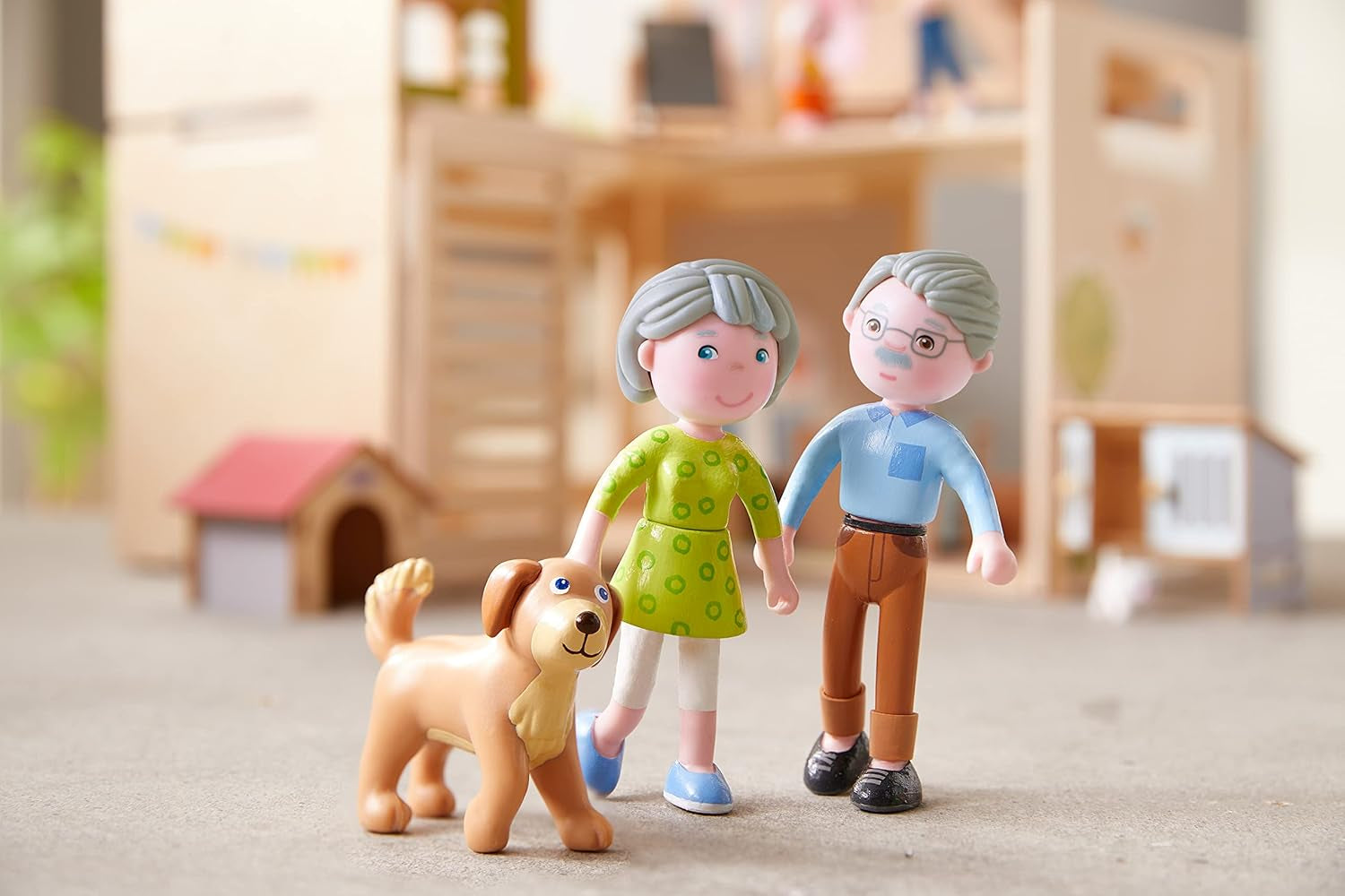 HABA 306147 - Little Friends Set de joacă Bunici, Păpuși flexibile și animale Vârste 3+, Multicolor