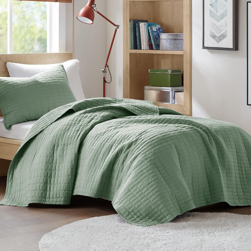 Comfort Spaces Kienna Quilt Set, cusături duble de lux, pătură de vară, ușoară, moale, lenjerie de pat pe tot parcursul anului, față de pernă asortată, albă, pătură pentru paturi King Size (264.2 X 228.6 Cm), Plapumi si pilote Naty Shop Glande de salvie Twin/Twin Xl(66"X90")