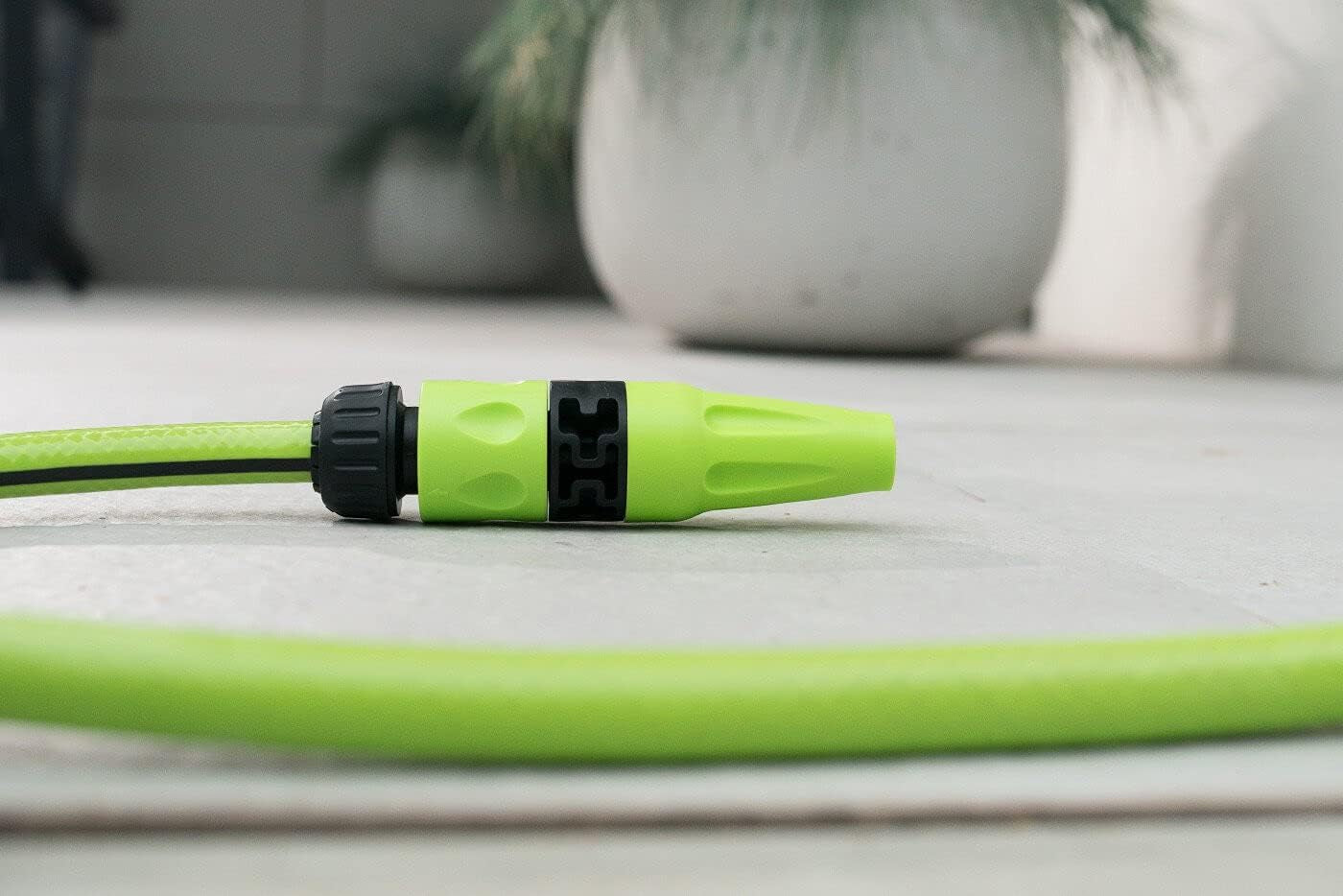 Furtun de grădină Cellfast QUATTRO, durabil, ușor, cu 4 straturi, rezistent la UV, furtun din fire, împletitură încrucișată, 20 bar, 1/2" 15m, 10-064