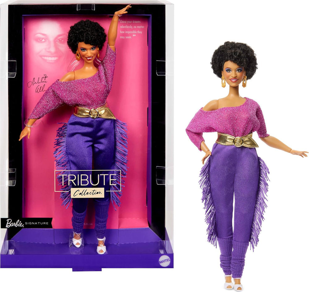 Barbie Signature Puppe, Debbie Allen Tribute Collection Bewegliche Puppe mit schulterfreiem Oberteil, goldenem Gürtel und violetten Fransenhosen mit Stulpen, JBJ24