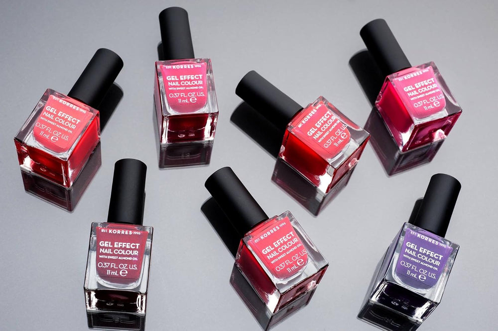 Vopsea de unghii Korres Sweet Almond - 53, roșu regal