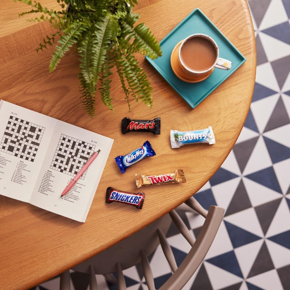 Pachet mixt de mini ciocolată, 71 de mini gustări de ciocolată (Mars, Snickers, Bounty, Twix, Milky Way) sub formă de dulciuri, ideale pentru o seară de fotbal american (1400g)