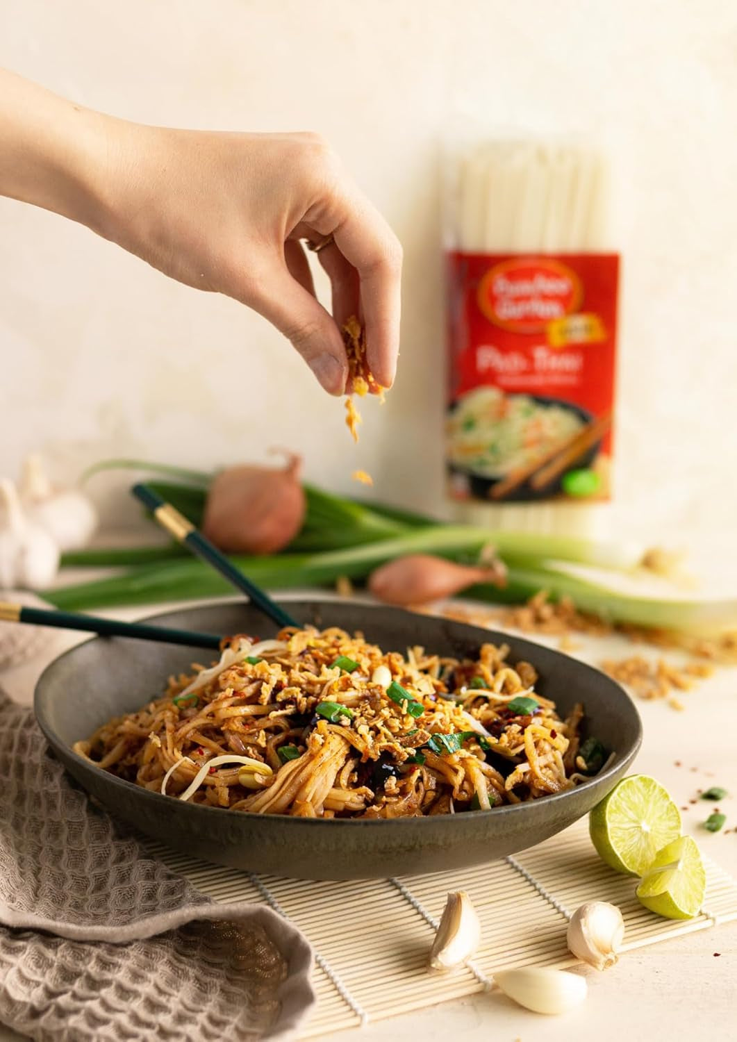 Bamboo Garden - Bețișoare de tăiței de orez Pad-Thai, Pentru mâncăruri tradiționale cu tăiței precum Pad-Thai, Vegan, 1 x 300 g (Designul ambalajului poate varia)