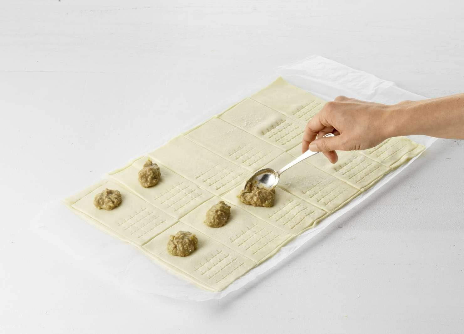 Rolă Betty Bossi Blind Stars – Mașină de tăiat aluat pentru crearea de jaluzele individuale cu model stelar, cu efect uimitor