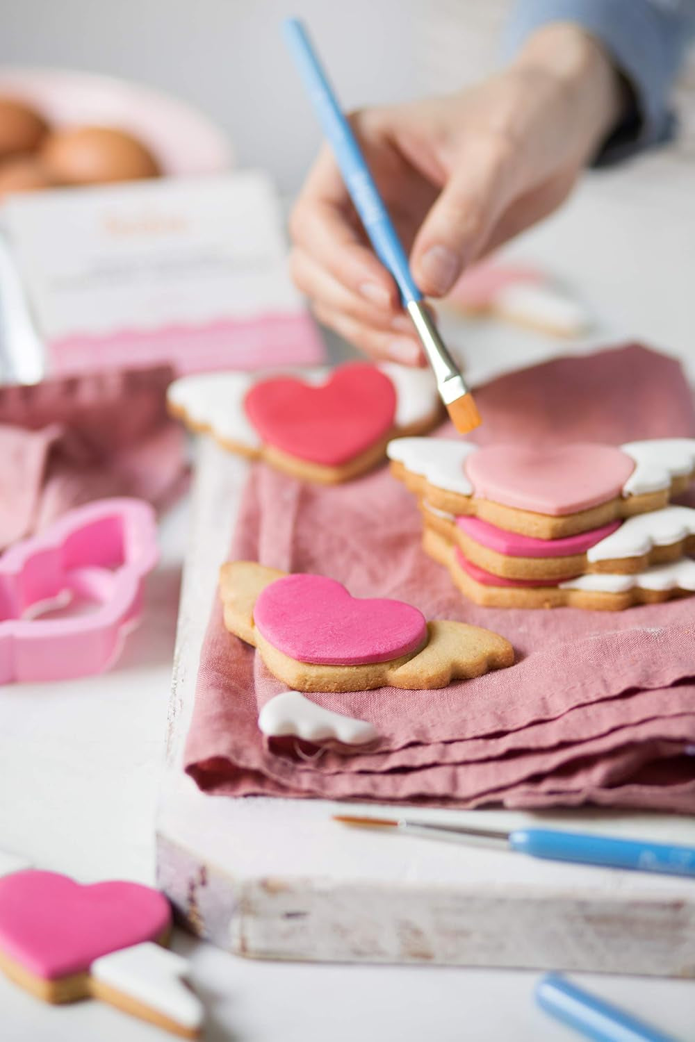 0255063 Forme de biscuiți din plastic Love, 2 bucăți, asortate