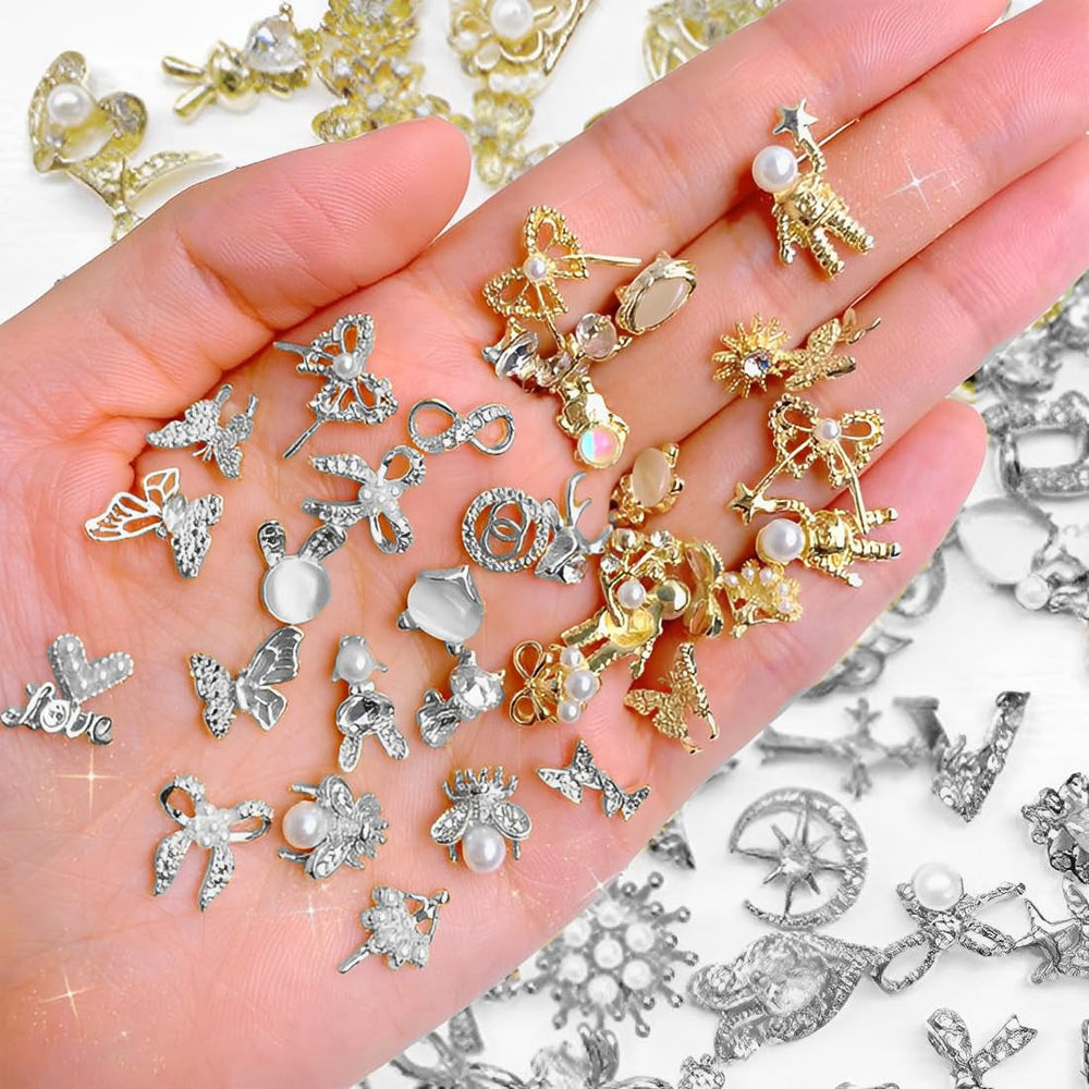 50 Stück Gold Nail Charms, 3D Glänzend Nail Art Charms, Glitzersteine Nägel Perle Legierung Nagel, Schmetterling Strasssteine Nägel Charms, DIY Nail Art Zubehör, Für Mädchen Frauen