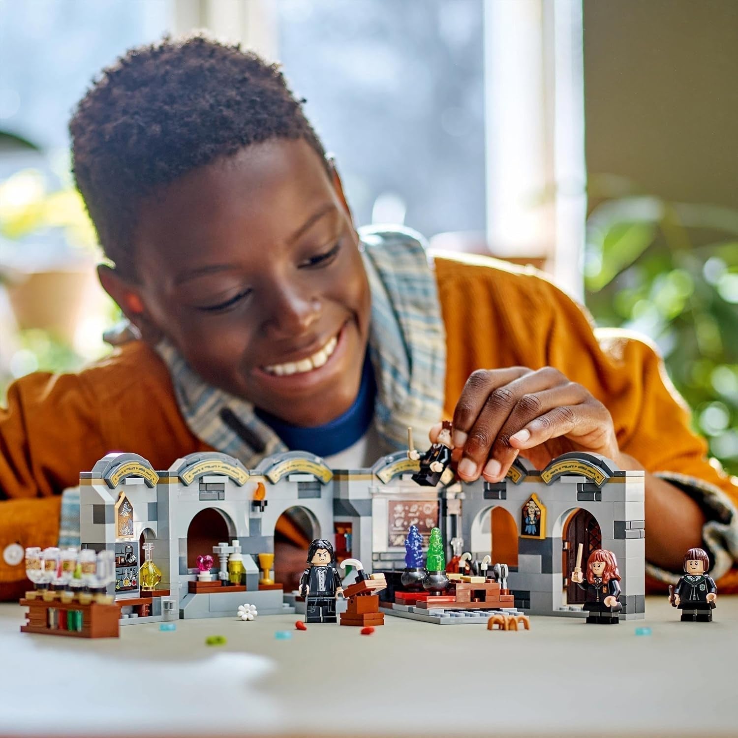 Castelul Hogwarts LEGO Harry Potter: Clasa de Poțiuni, Jucărie Fantasy, Clasă construibilă, Idee de cadou pentru băieți, fete și toți fanii, cu Hermione Granger și Severus Snape 76431 Seturi de constructie Besuche den LEGO-Store