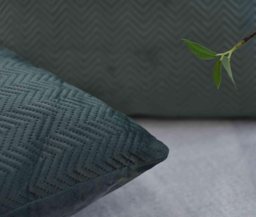 Cutie pentru perdele Pernă Pernă decorativă Lxw 45X45 Cm Verde Jacquard "Greta" Cu design în formă de heringbone Închidere cu fermoar ușor de întreținut Umplutură moale 320G - Varietate de culori, 2023510 Perne calatorie Naty Shop