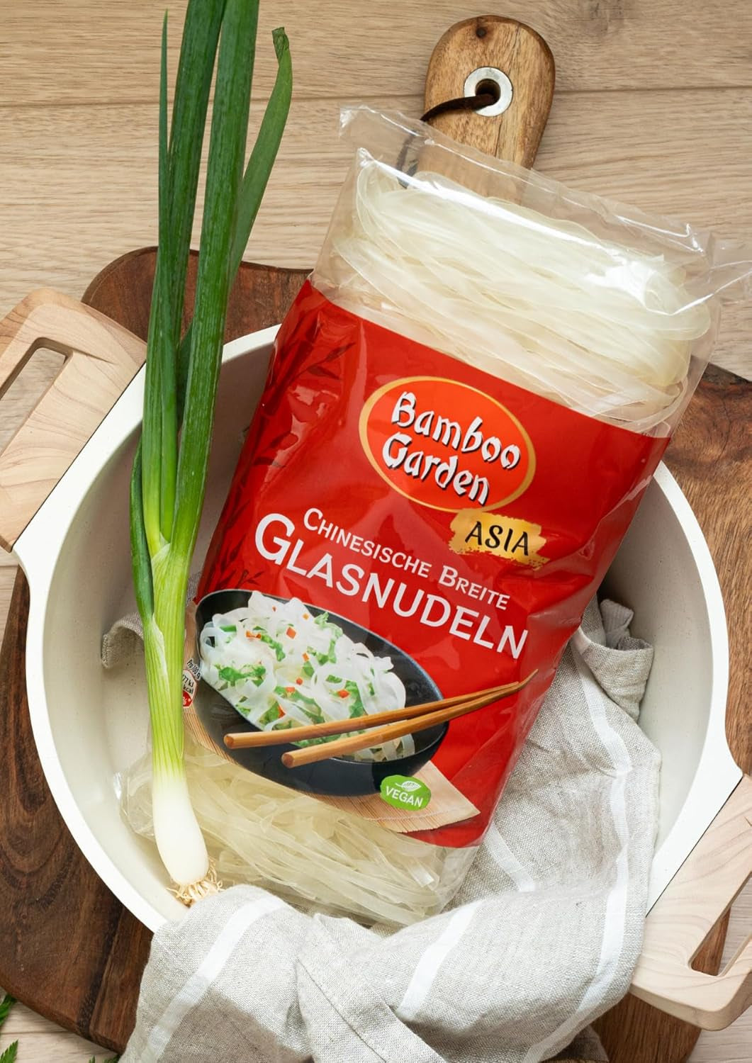 Tăiței chinezești lați din sticlă, 250 g (designul ambalajului poate varia)