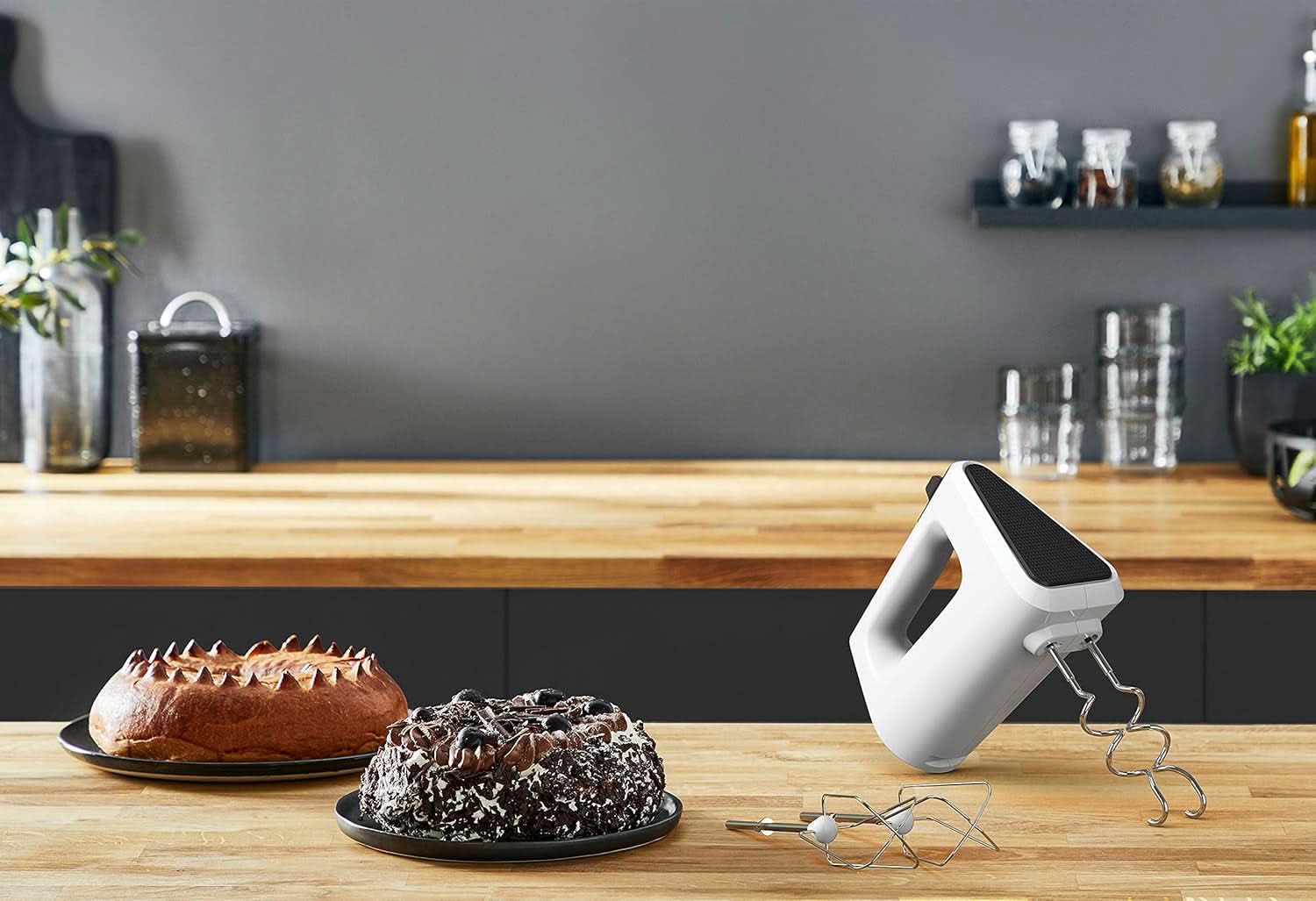 Krups GN4001 3 Mix 4000 Handmixer | 450 Watt | Robustes Design | Variabler Geschwindigkeitsregler | Turbo- Und Auswurf-Funktion | Inkl. 2 Rührbesen Und 2 Knethaken | Weiß/Grau Bucatarie Naty Shop