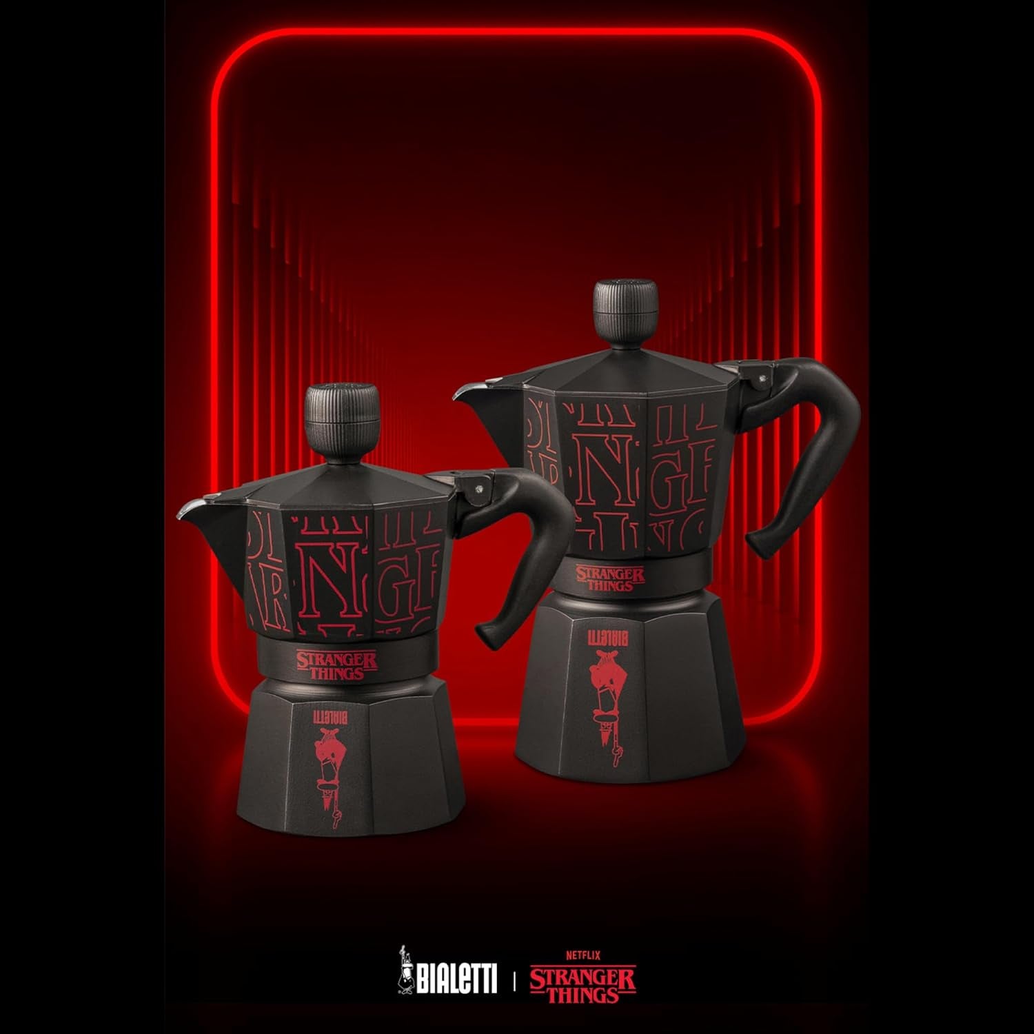 Bialetti Moka Express Stranger Things Cafetiera cu 3 căni, Buton muzical cu funcție de încărcare USB-C, Nu este potrivită pentru plite cu inducție, 3 căni (130 ml), Negru