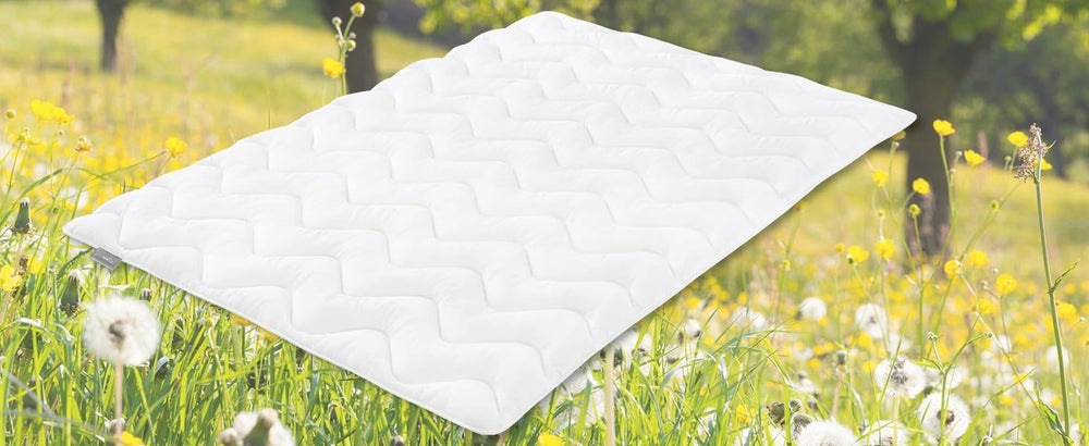 Traumnacht plapumă ușoară de vară 155X220 Cm, plapumă antialergică, special pentru vară, cu husă confortabilă din microfibră moale, certificată Oeko Tex, produsă în conformitate cu standardul de calitate german Plapumi si pilote Naty Shop Pătură de vară 155 X 220