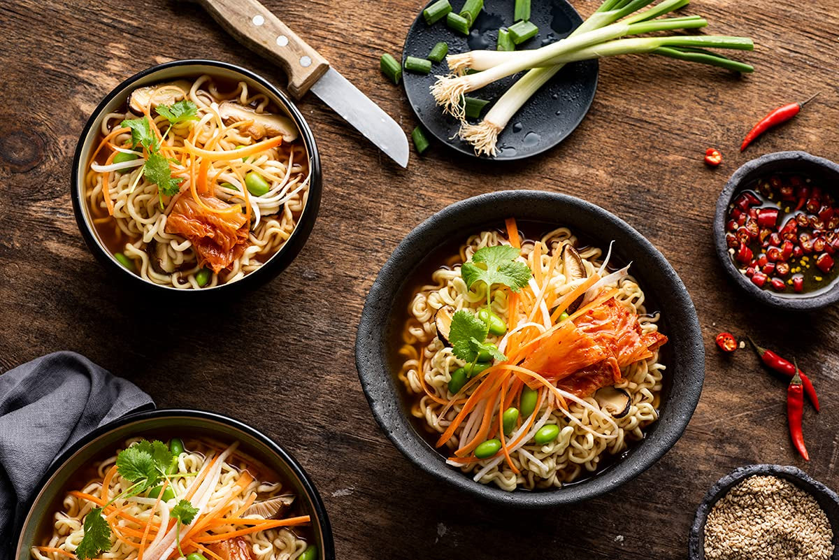 Tăiței instant Nong Shim Kimchi Ramyun – Supă coreeană ramen la cană – preparare rapidă – 1 pachet de 75g