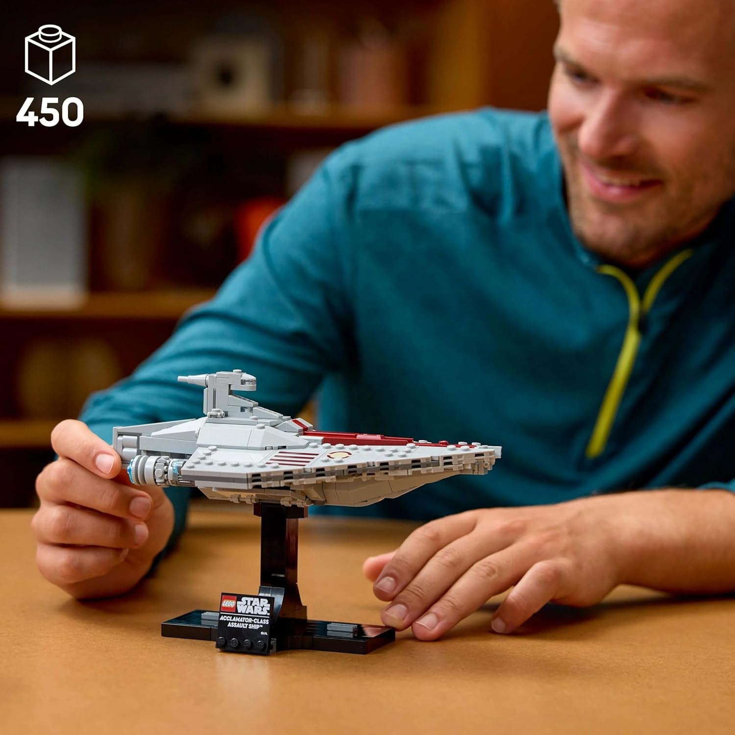 LEGO Star Wars 75404 Nava de asalt Clasa Acclamator din Atacul clonelor - Navă stelară de colecționat, construit și expus - Set de construcție Fantasy - Cadou pentru adulți și fani adolescenți Seturi de constructie Besuche den LEGO-Store