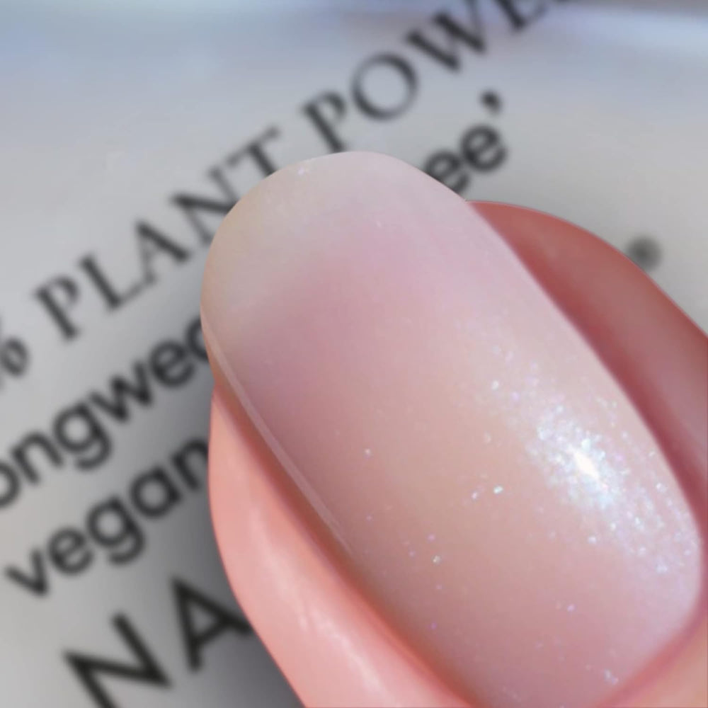 Nails Inc - Oja vegană GLOWING SOMEWHERE Plant Power - 73% pe bază de plante, 100% vegană și fără cruzime - Manichiură perfectă, sidefat strălucitor - Pentru o nail art ecologică