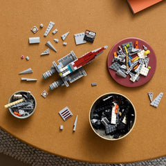 LEGO Star Wars 75404 Nava de asalt Clasa Acclamator din Atacul clonelor - Navă stelară de colecționat, construit și expus - Set de construcție Fantasy - Cadou pentru adulți și fani adolescenți Seturi de constructie Besuche den LEGO-Store