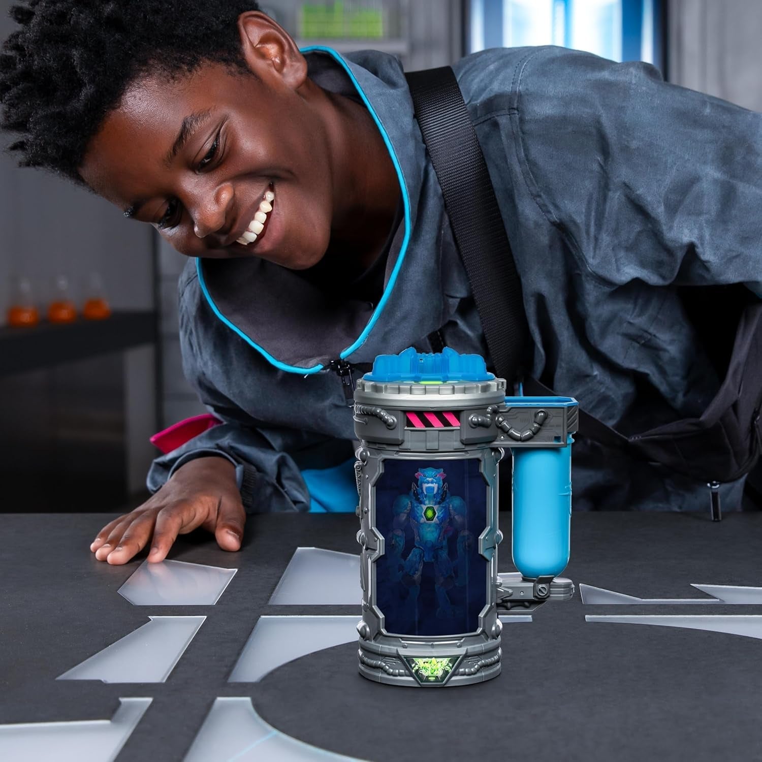 Mutatori; Mutați bestia supremă. Experimentați și creați figura de acțiune Stealth Panther de la Mrbeast. 3 de colecționat, Iconic Panther, Stealth Panther, Metallic Panther Action figures Naty Shop