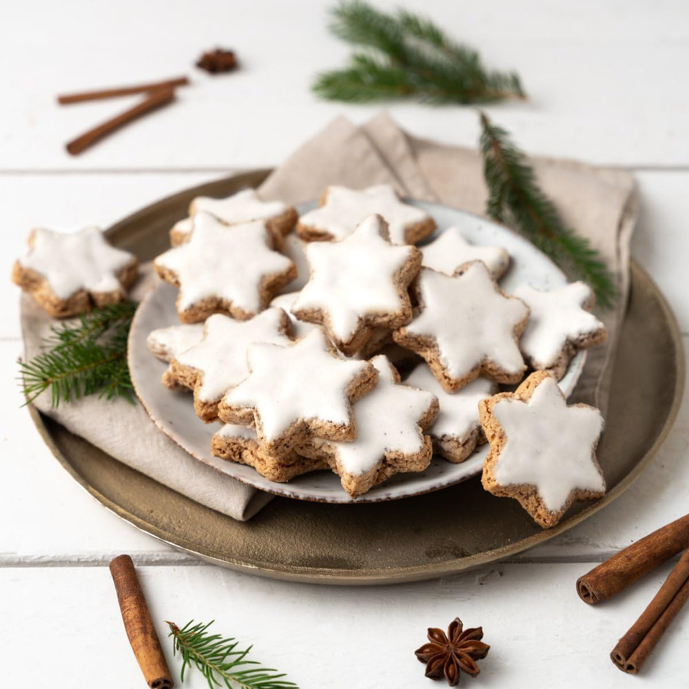 Formă de stea cu scorțișoară Zenker cu mecanism de pliere – Formă ergonomică pentru steluțe perfecte cu scorțișoară – Formă de biscuiți pliabilă cu motiv de stea – Fabricată în Germania, Aurie